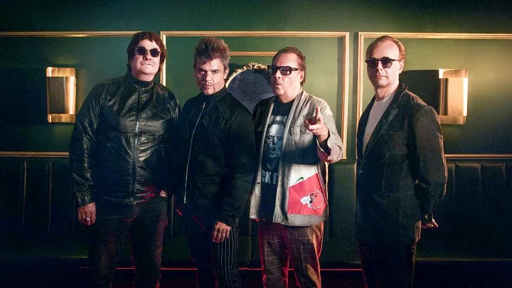 La mística está intacta: Los Tres vuelven a sus raíces en el impecable “XCLNT”